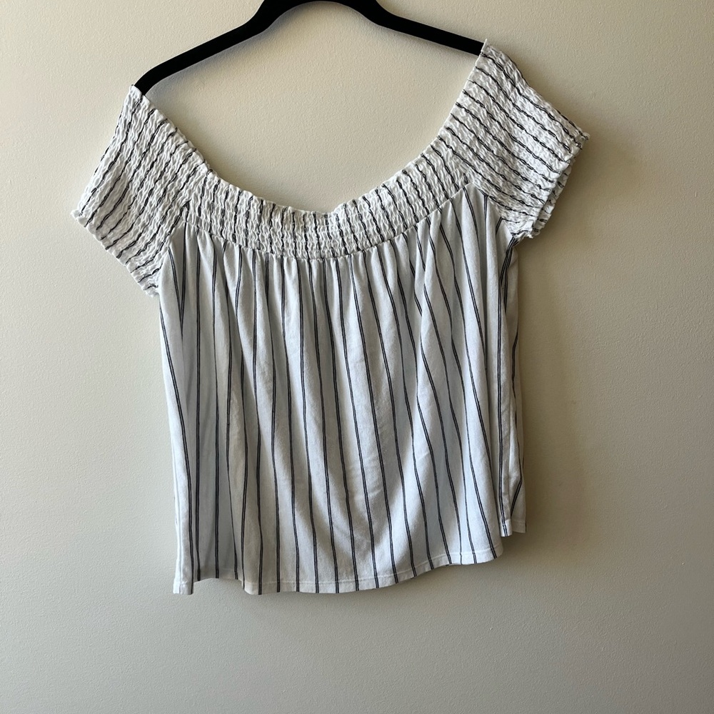 Over the shoulder American Eagle top